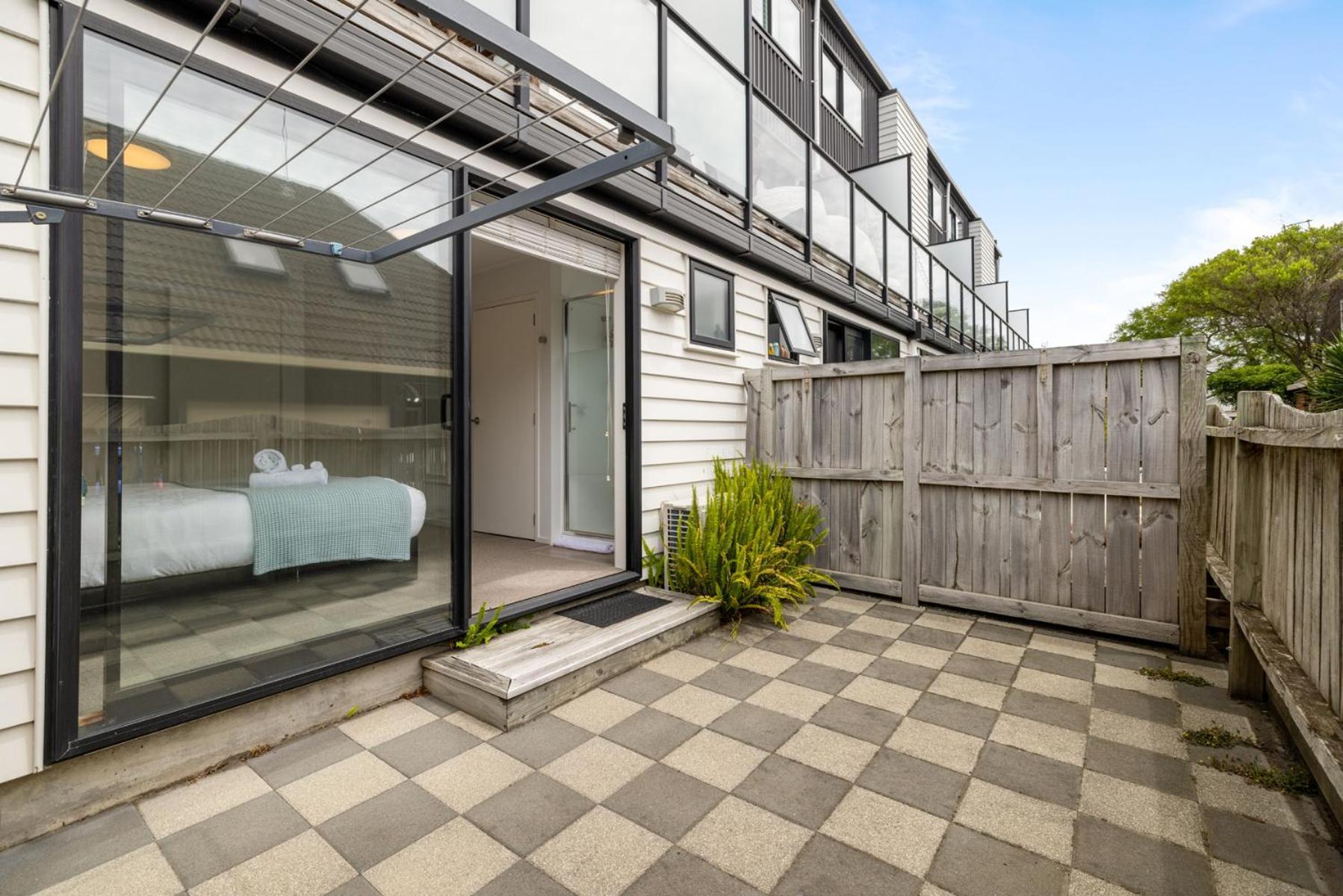 Centrally Located- Modern Sunny Townhouse Mount Maunganui Exterior photo